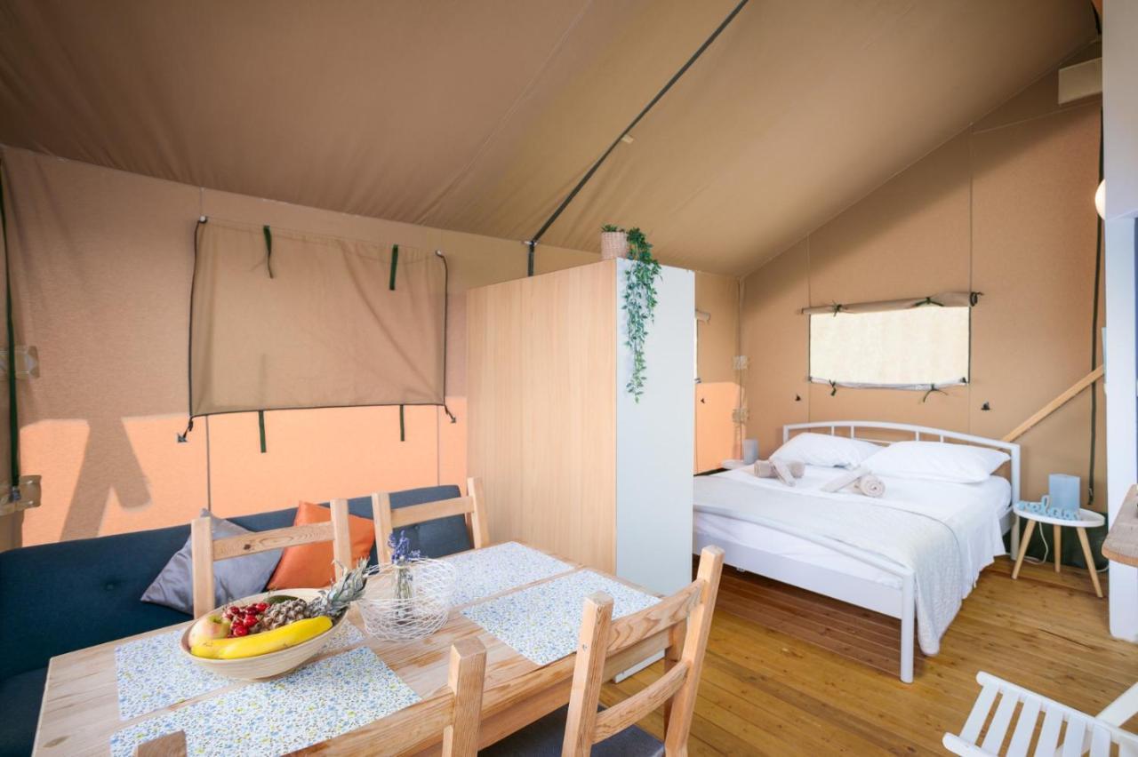 Prima Insula Glamping Hotel Brusici Exterior photo