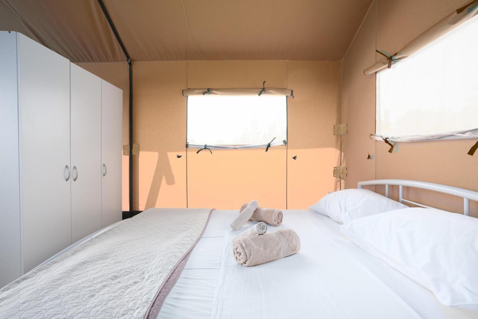 Prima Insula Glamping Hotel Brusici Exterior photo