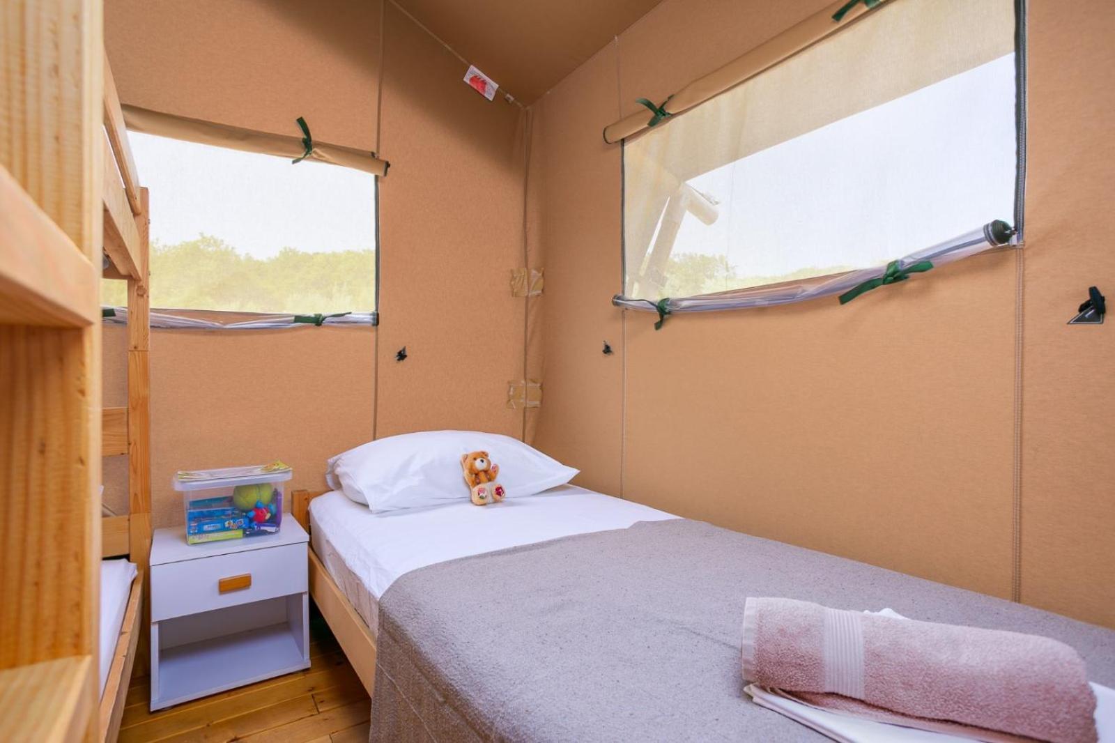 Prima Insula Glamping Hotel Brusici Exterior photo