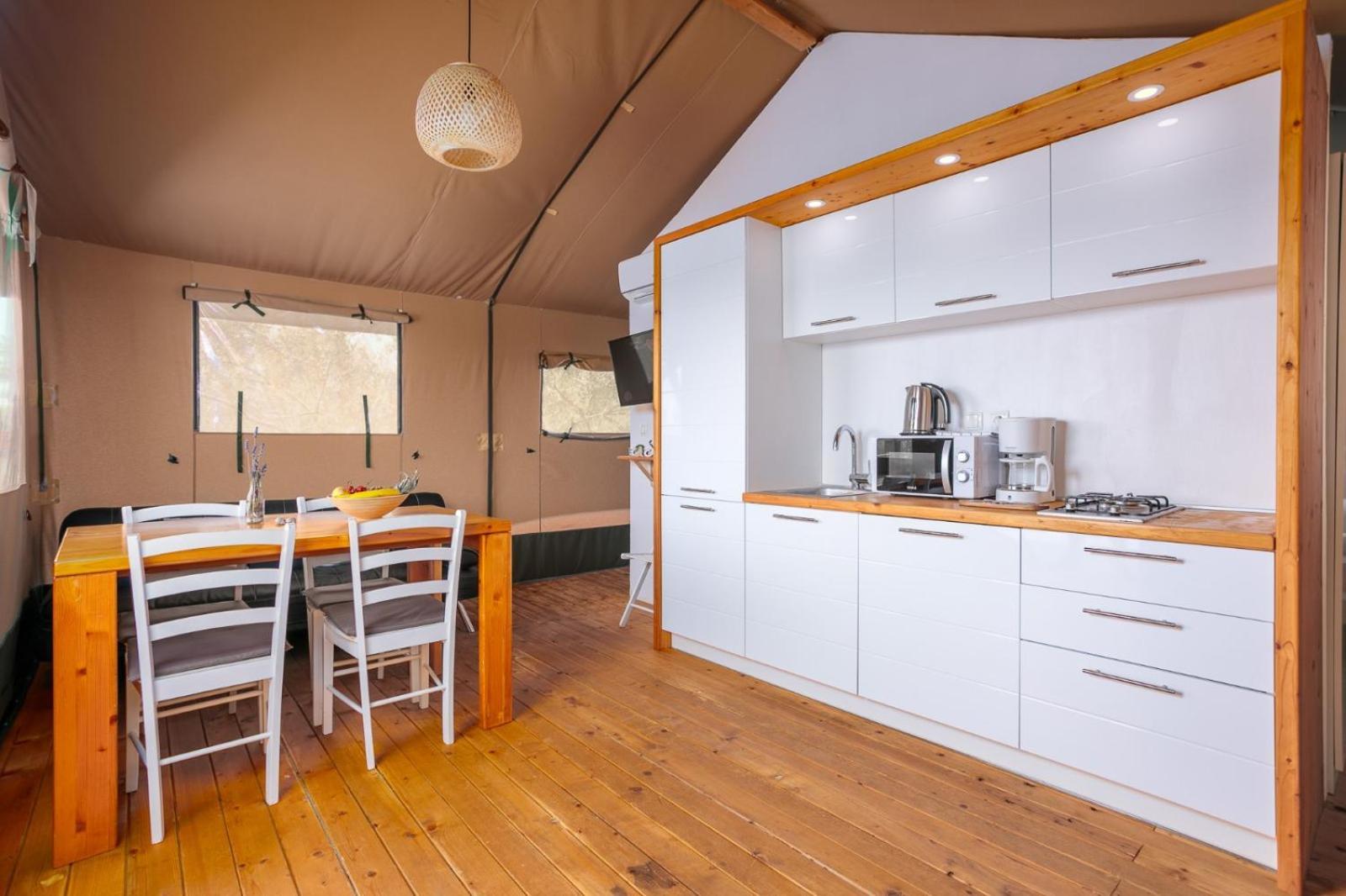 Prima Insula Glamping Hotel Brusici Exterior photo