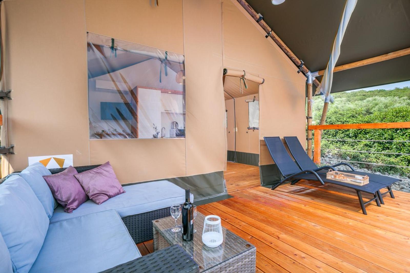 Prima Insula Glamping Hotel Brusici Exterior photo